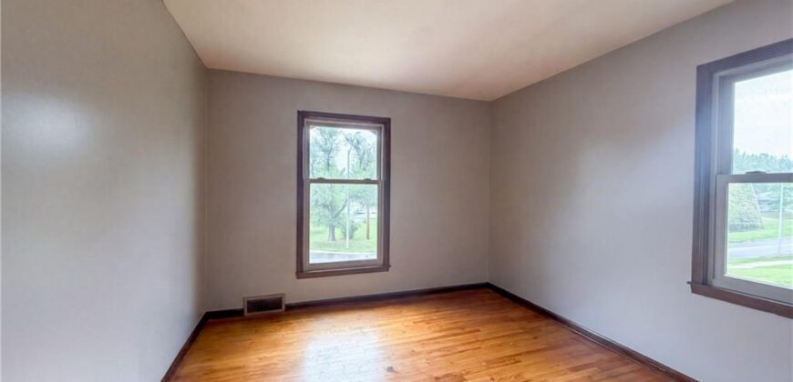 6916 N Overland Drive, Kansas City, MO 64151