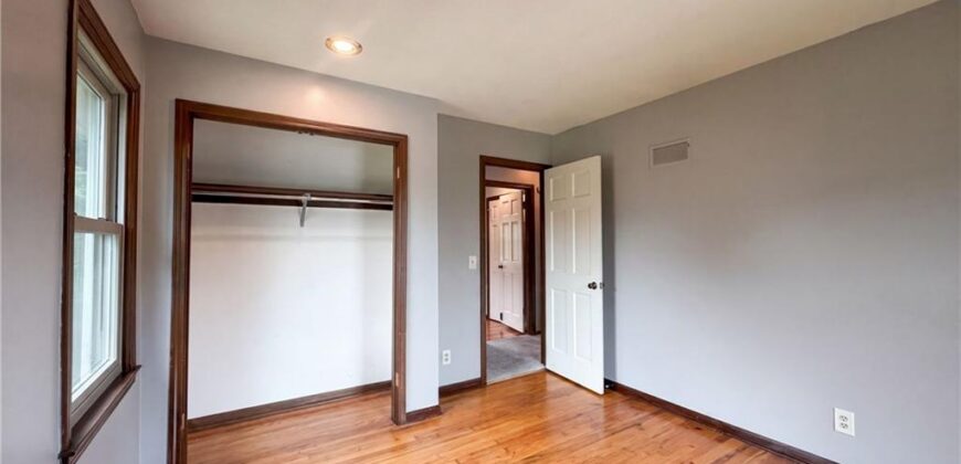 6916 N Overland Drive, Kansas City, MO 64151