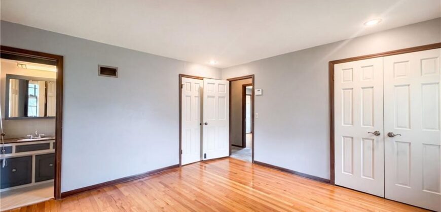 6916 N Overland Drive, Kansas City, MO 64151