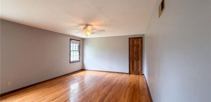 6916 N Overland Drive, Kansas City, MO 64151