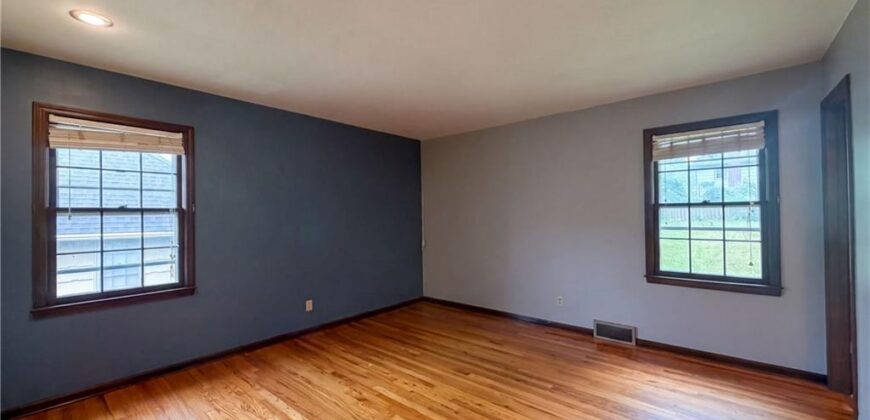 6916 N Overland Drive, Kansas City, MO 64151