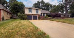 6916 N Overland Drive, Kansas City, MO 64151