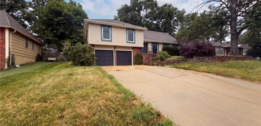 6916 N Overland Drive, Kansas City, MO 64151