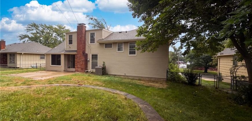 6916 N Overland Drive, Kansas City, MO 64151