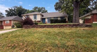 6916 N Overland Drive, Kansas City, MO 64151