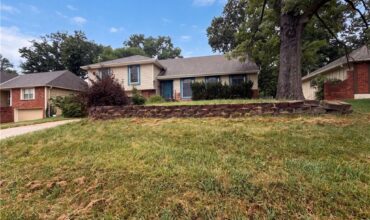 6916 N Overland Drive, Kansas City, MO 64151