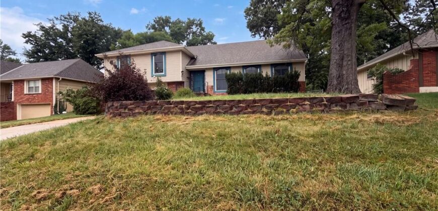 6916 N Overland Drive, Kansas City, MO 64151
