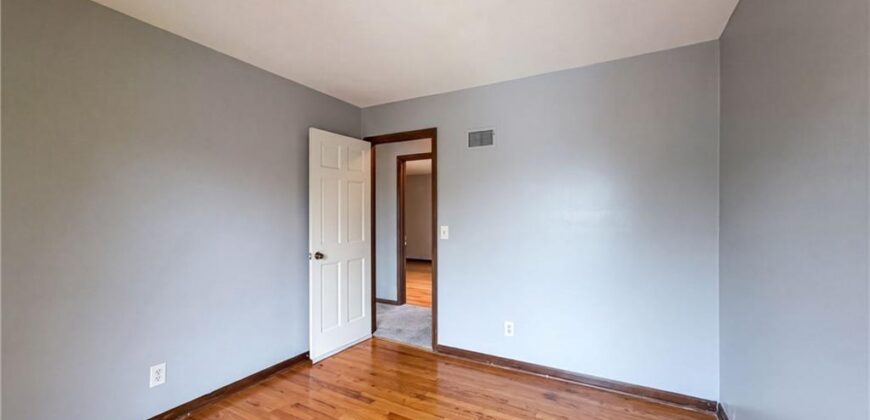 6916 N Overland Drive, Kansas City, MO 64151