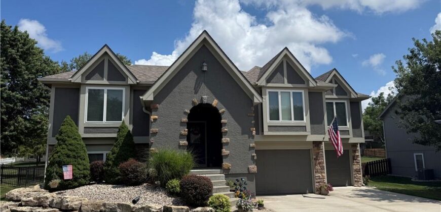 911 Chisam Road, Kearney, MO 64060