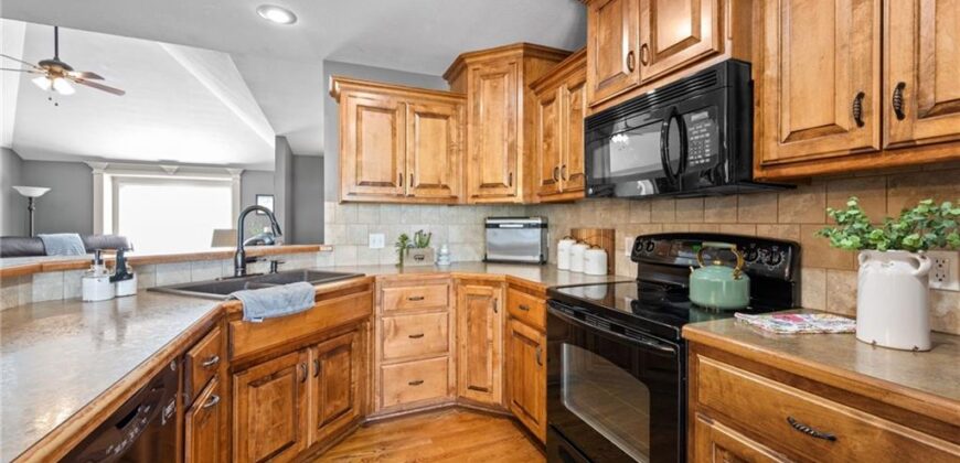 911 Chisam Road, Kearney, MO 64060