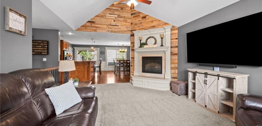911 Chisam Road, Kearney, MO 64060
