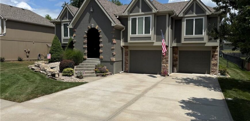 911 Chisam Road, Kearney, MO 64060