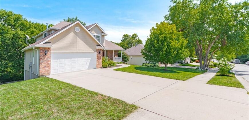 1517 DUNCAN Drive, Liberty, MO 64068