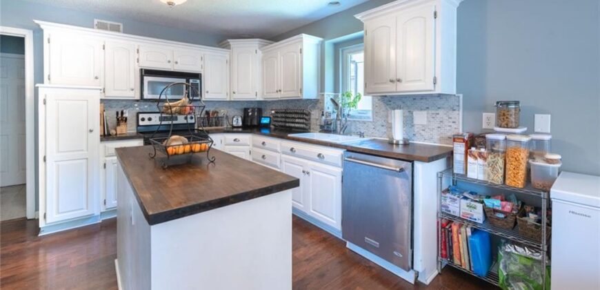 1517 DUNCAN Drive, Liberty, MO 64068