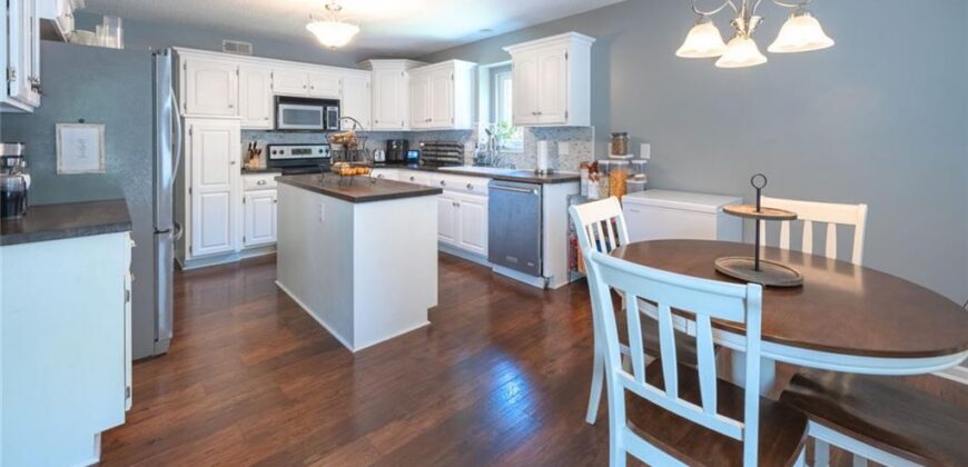 1517 DUNCAN Drive, Liberty, MO 64068