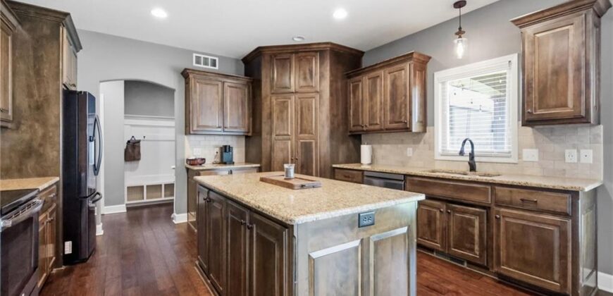 1729 Cambridge Circle, Kearney, MO 64060
