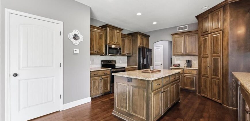 1729 Cambridge Circle, Kearney, MO 64060