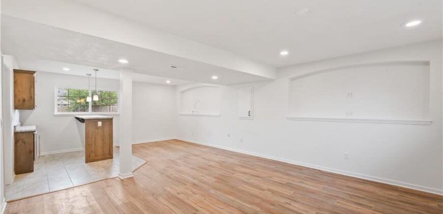 905 NW 112th Terrace, Kansas City, MO 64155