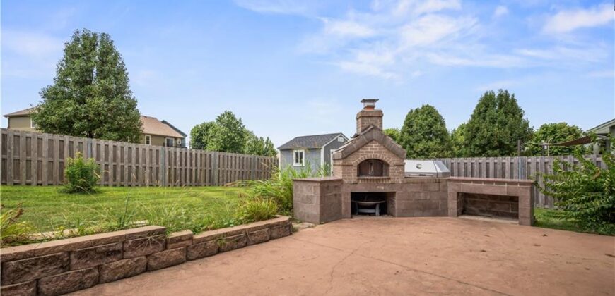 905 NW 112th Terrace, Kansas City, MO 64155
