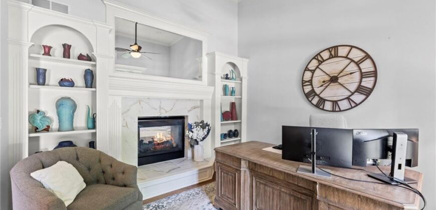 1567 Oakwood Lane, Liberty, MO 64068