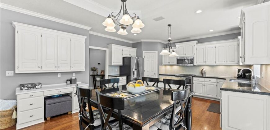 1567 Oakwood Lane, Liberty, MO 64068