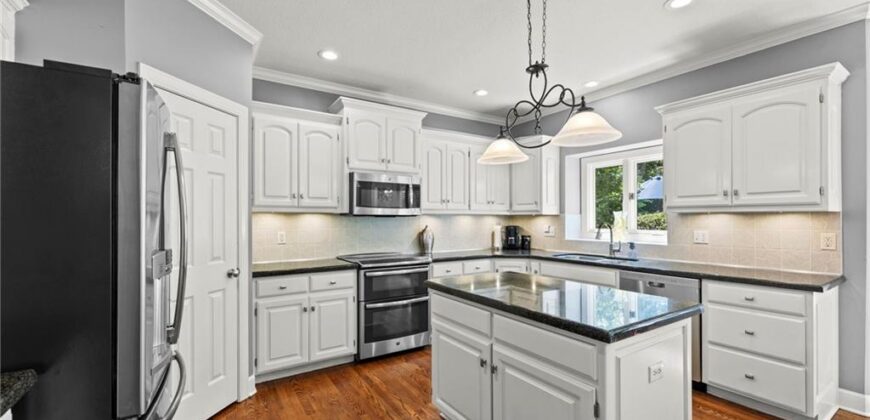 1567 Oakwood Lane, Liberty, MO 64068