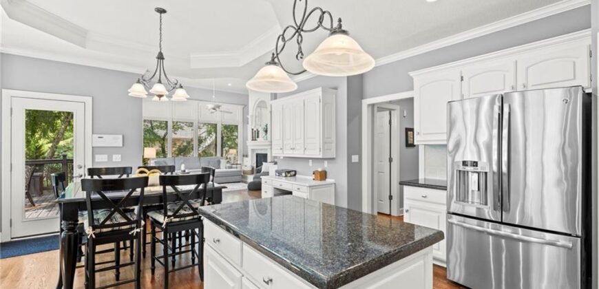 1567 Oakwood Lane, Liberty, MO 64068
