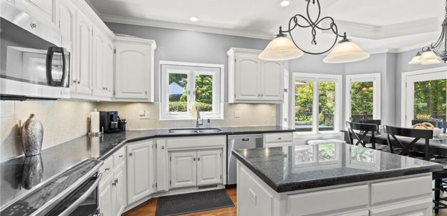 1567 Oakwood Lane, Liberty, MO 64068