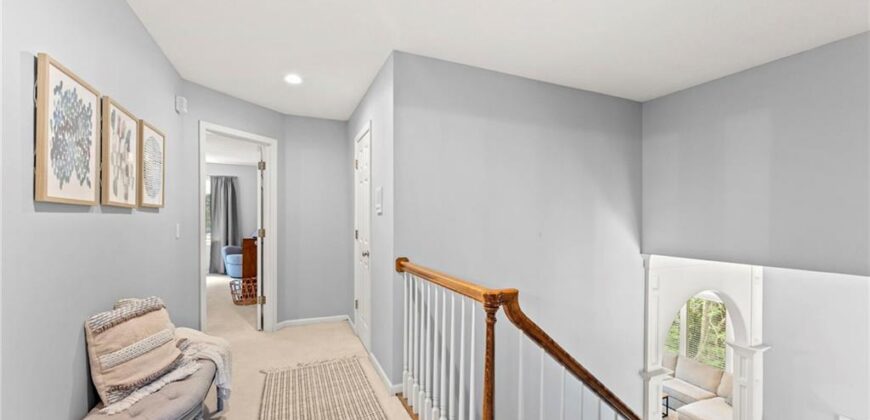 1567 Oakwood Lane, Liberty, MO 64068