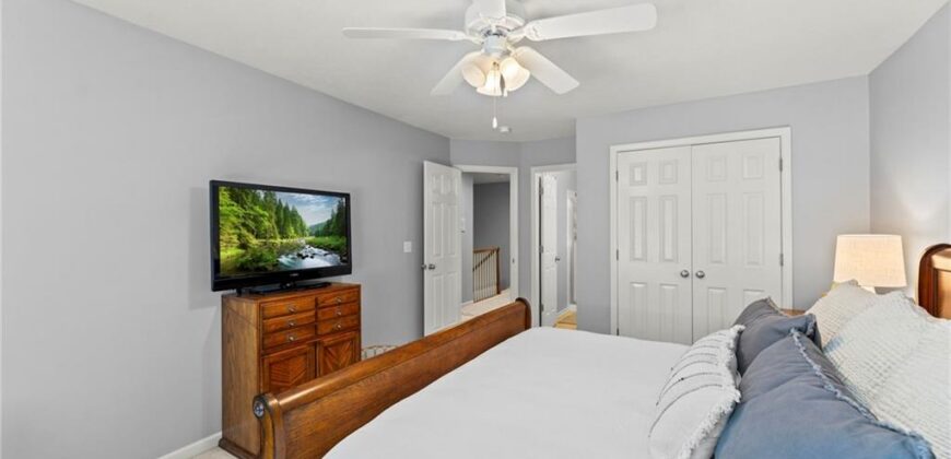 1567 Oakwood Lane, Liberty, MO 64068