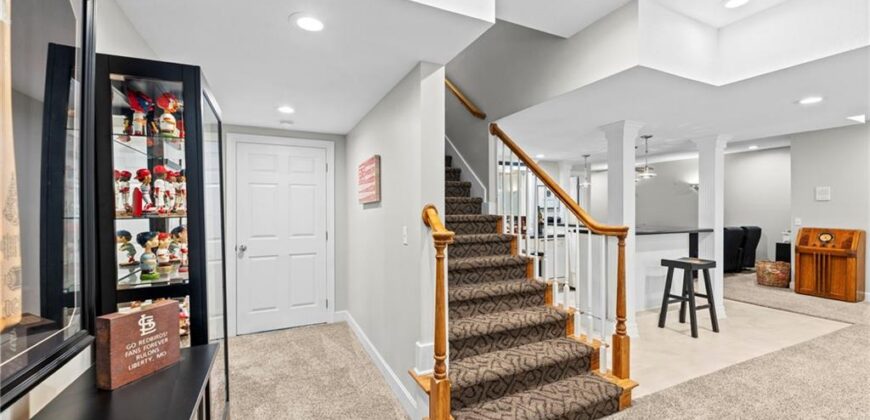 1567 Oakwood Lane, Liberty, MO 64068