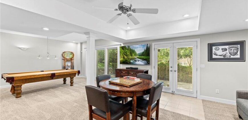 1567 Oakwood Lane, Liberty, MO 64068