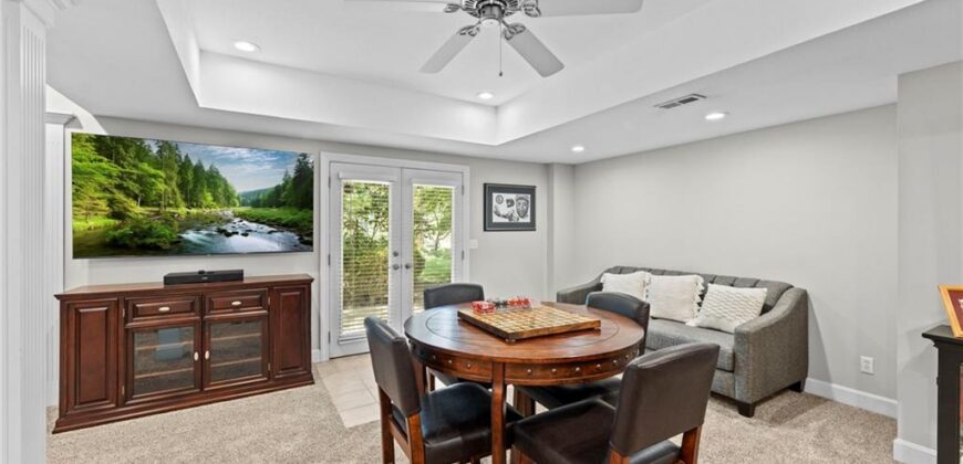 1567 Oakwood Lane, Liberty, MO 64068