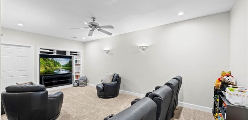 1567 Oakwood Lane, Liberty, MO 64068