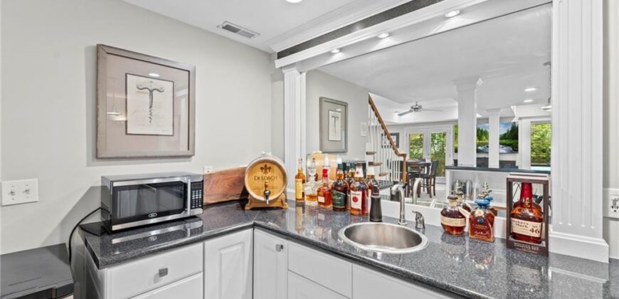 1567 Oakwood Lane, Liberty, MO 64068