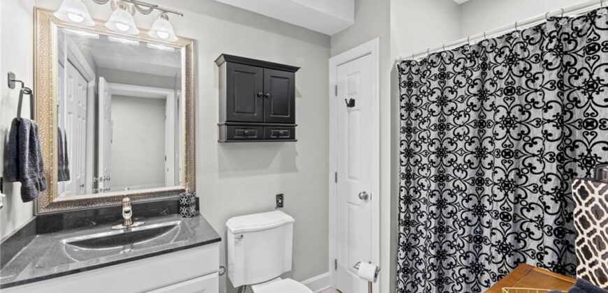 1567 Oakwood Lane, Liberty, MO 64068