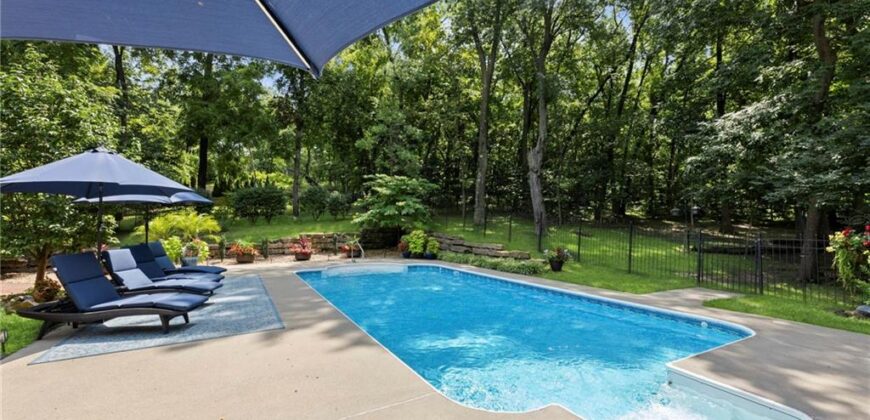 1567 Oakwood Lane, Liberty, MO 64068