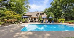 1567 Oakwood Lane, Liberty, MO 64068