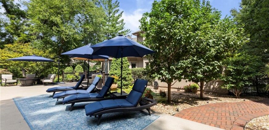 1567 Oakwood Lane, Liberty, MO 64068