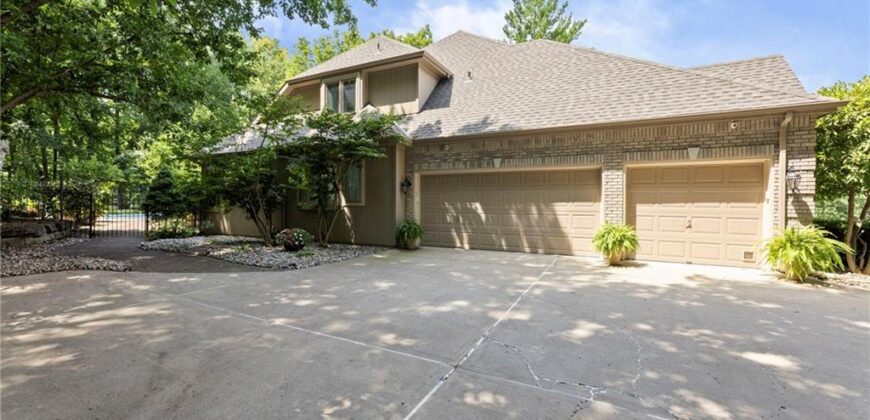 1567 Oakwood Lane, Liberty, MO 64068