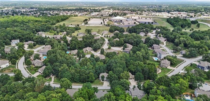 1567 Oakwood Lane, Liberty, MO 64068