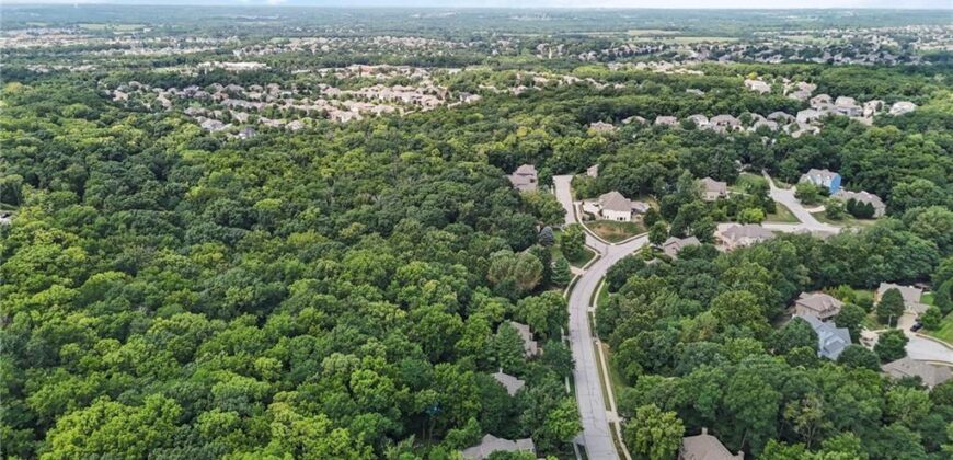 1567 Oakwood Lane, Liberty, MO 64068