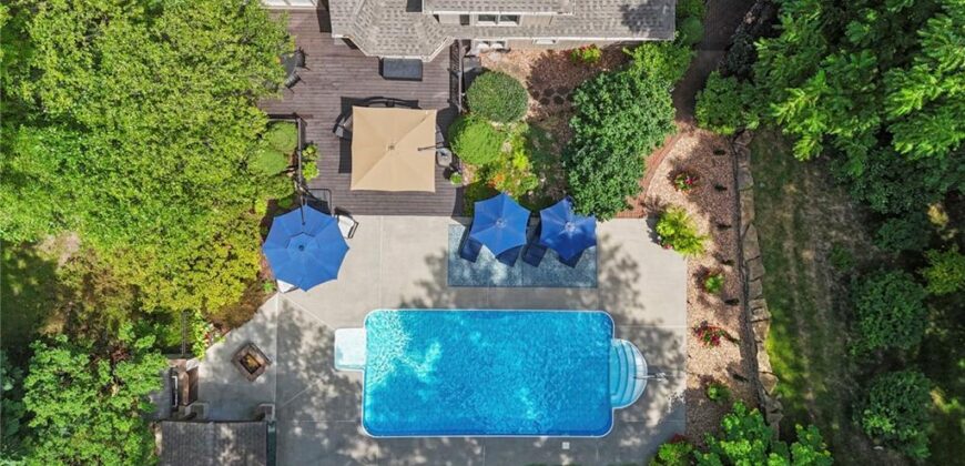 1567 Oakwood Lane, Liberty, MO 64068