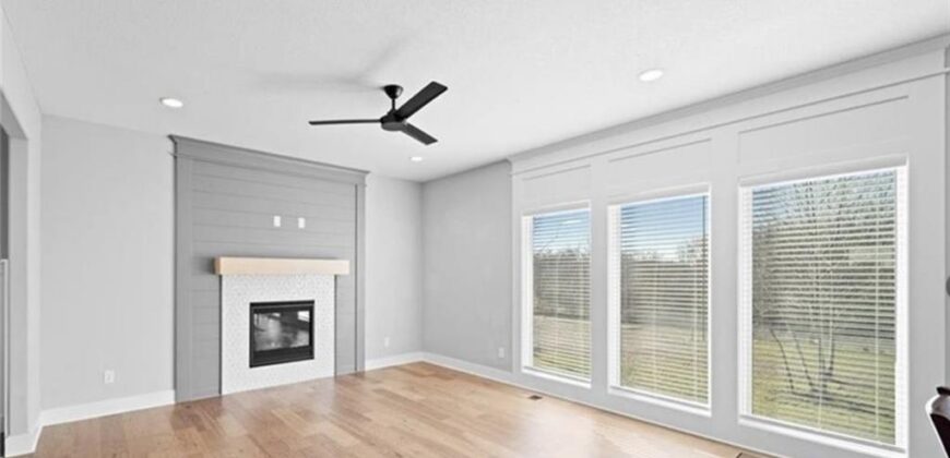 2122 Crooked Creek Drive, Kearney, MO 64060