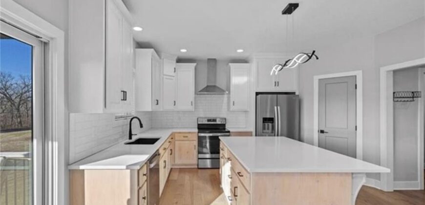 2122 Crooked Creek Drive, Kearney, MO 64060