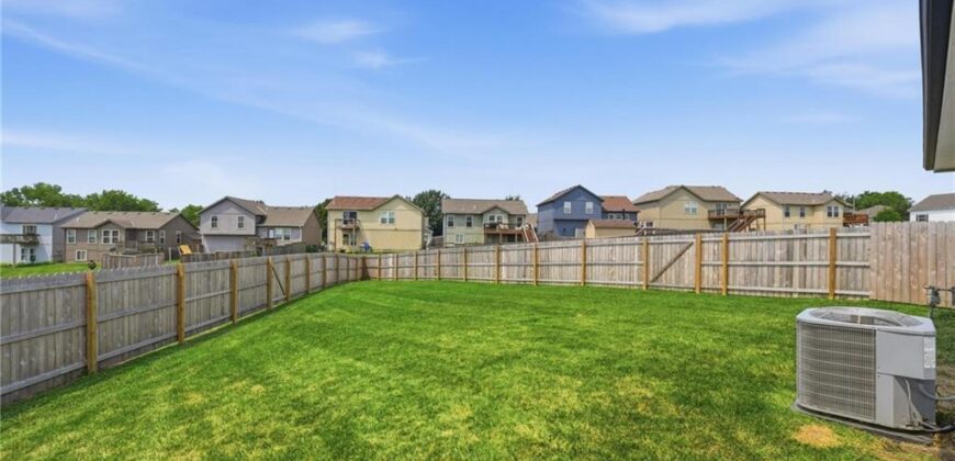 12322 N Pomona Avenue, Kansas City, MO 64163