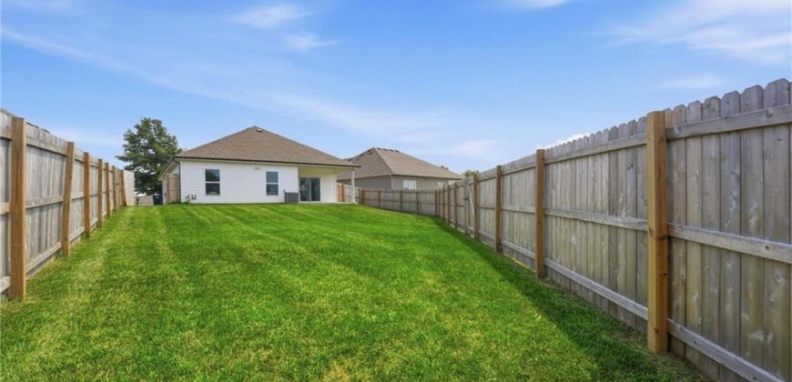 12322 N Pomona Avenue, Kansas City, MO 64163