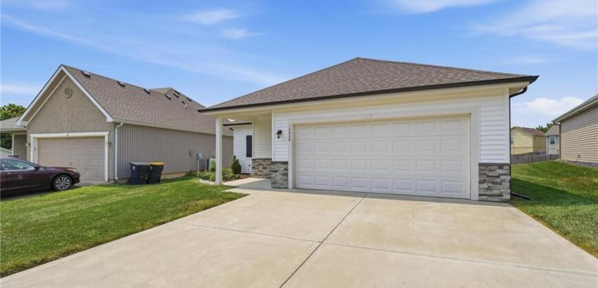12322 N Pomona Avenue, Kansas City, MO 64163
