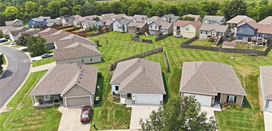 12322 N Pomona Avenue, Kansas City, MO 64163