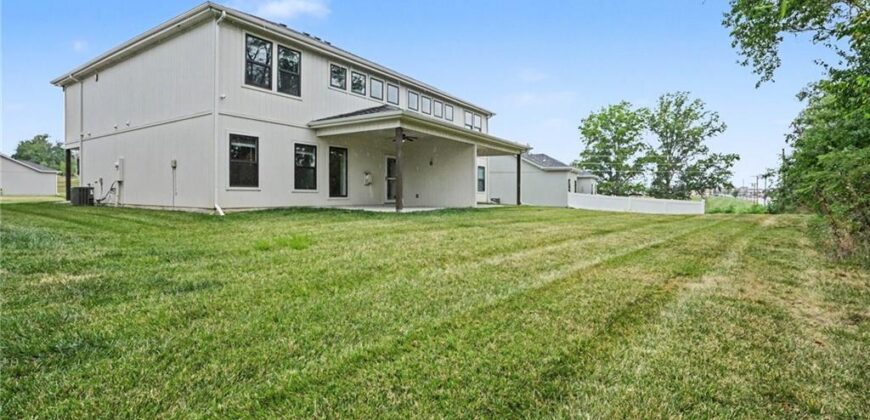 206 Walker Street, Smithville, MO 64089